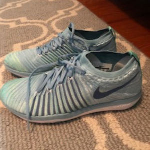 Nike Women's Free Transform Flyknit Shoe Size 8
